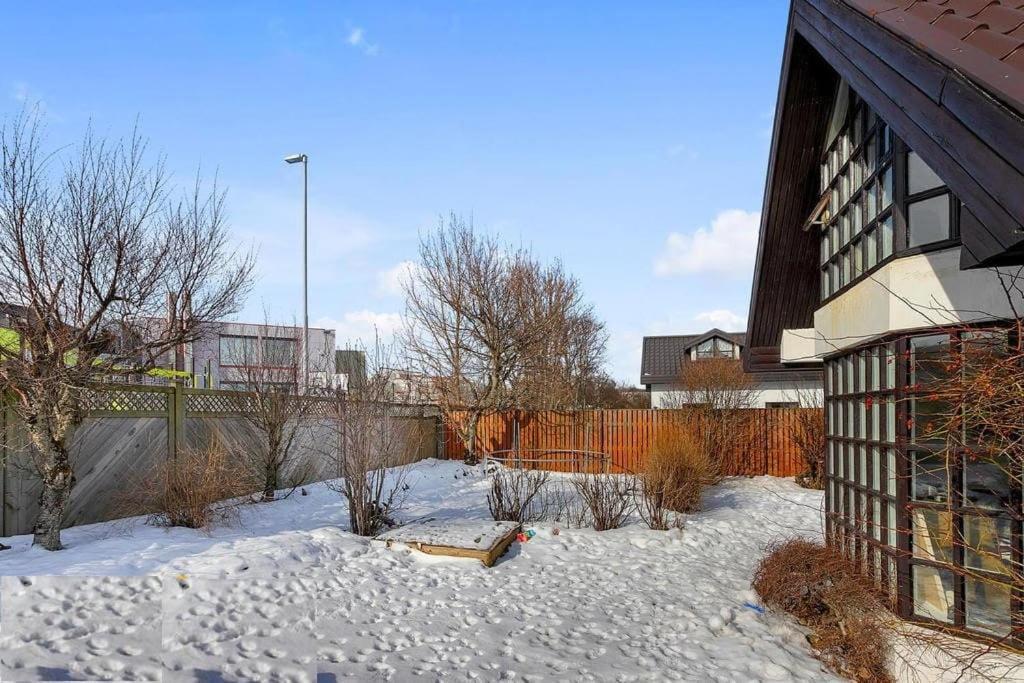 Icelandic Art Garden Villa W. Parking In Centre City Рейк'явік Екстер'єр фото